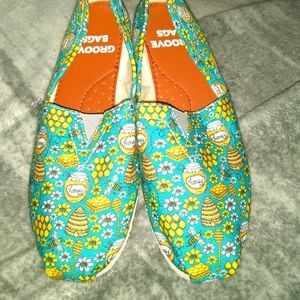 BUMBLEBEE SHOES FROM GROOVE BAGS